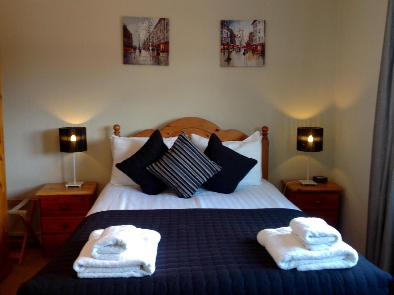 The Black Bull Inn Escrick Room photo